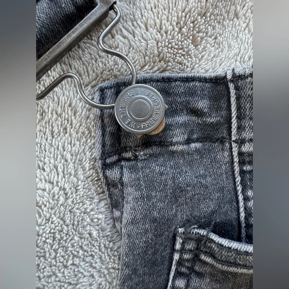 Free People We The Free Black Carly Mid Rise Flare Overalls Size 24 - Picture 6 of 11